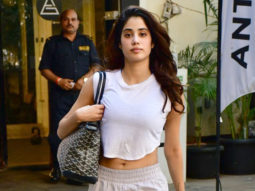 Janhvi Kapoor smiles as she gets papped in Bandra
