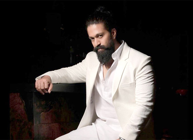 KGF star Yash brings a smile to 700 fans; obliges for a picture with each one of them 