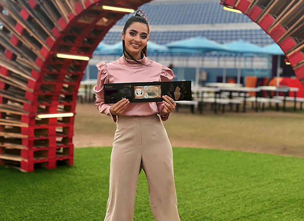 Lincia Rosario presented with a World Cup Commemorative Banknote for hosting the FIFA Fan Zone : Bollywood News - Vimarsana News