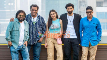 On The Sets From The Movie Metro… In Dino