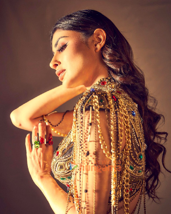 mouni roy 1 193