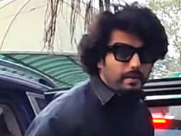 Paps capture a glimpse of Arjun Kapoor as he rushes to his vanity van