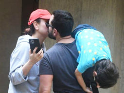 Paps catch a glimpse of Saif Ali Khan and Kareena Kapoor Khan