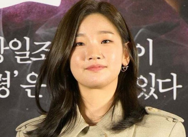 Phantom star Park So Dam makes first public appearance after thyroid cancer surgery 