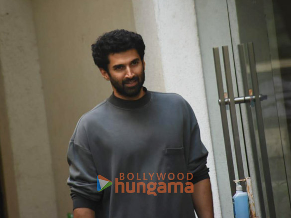 photos aditya roy kapur snapped in juhu 1