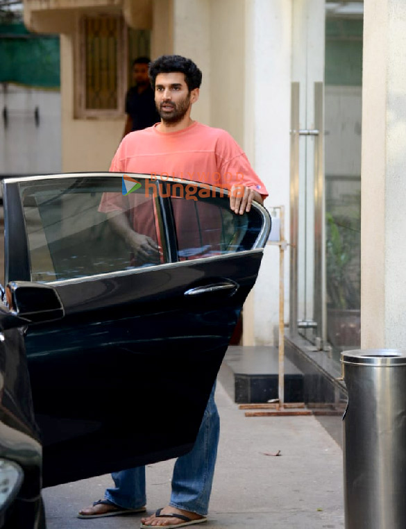 photos aditya roy kapur snapped outside sunny super sound in juhu 4
