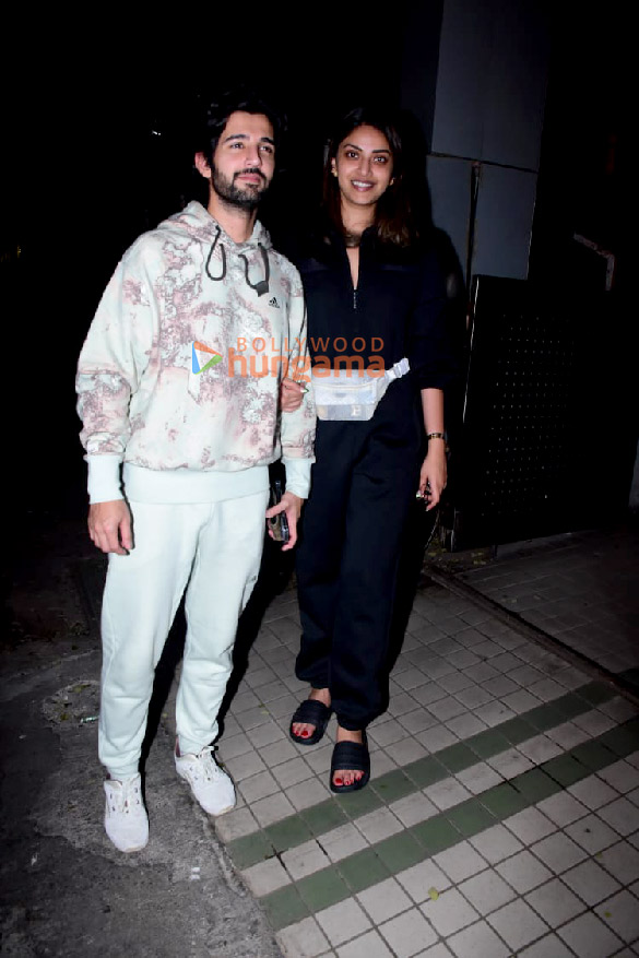 photos aditya seal and anushka ranjan spotted at arslan gonis house for dinner 4