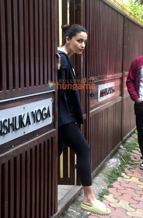 photos alia bhatt spotted at anshuka yoga in bandra 4 4