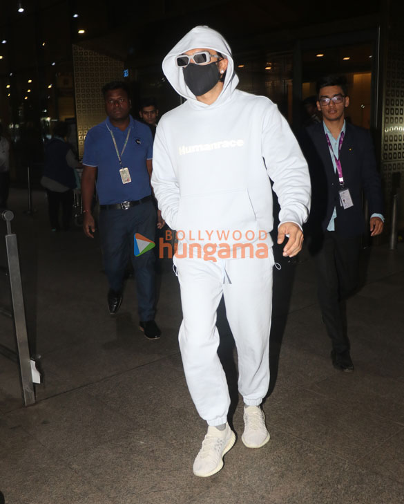 photos ananya panday nikita dutta chahat khanna and others snapped at the airport 112 1