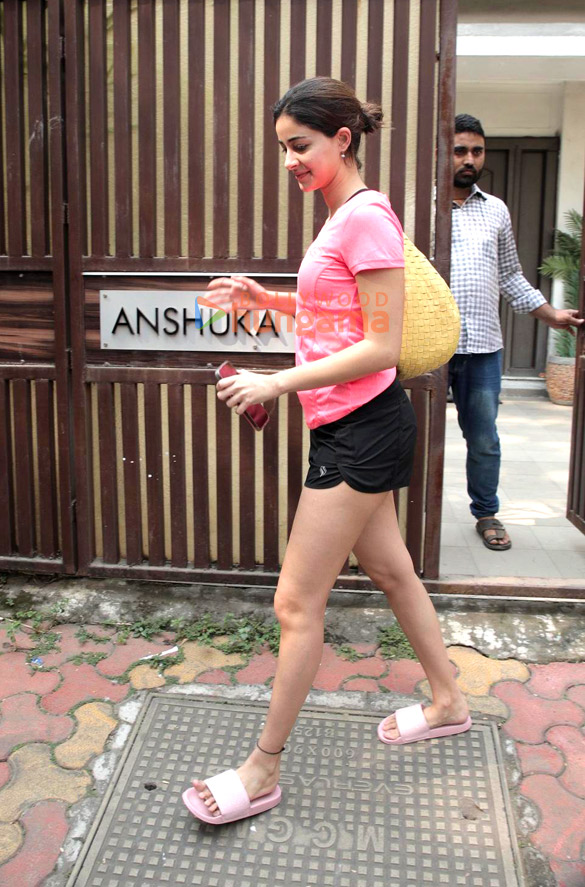 photos ananya panday spotted at anshuka yoga in bandra 3 22