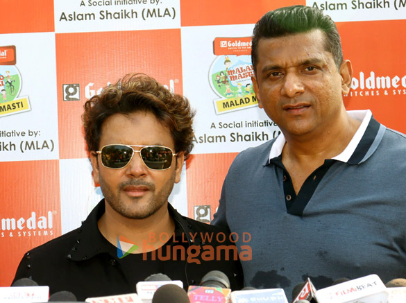 photos anupam kher sudesh bhosle sukhwinder singh javed ali rashmi desai and other celebs attended the malad masti event 4
