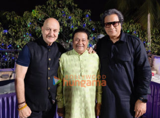 Photos: Anupam Kher, Talat Aziz and others attend Anup Jalota’s award celebration