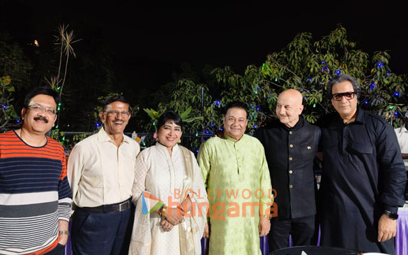photos anupam kher talat aziz and others attend anup jalotas award celebration 7