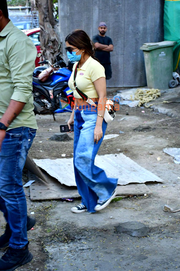 photos bhumi pednekar snapped finding new home in bandra 1