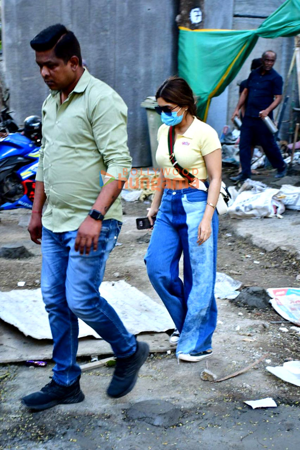 photos bhumi pednekar snapped finding new home in bandra 3