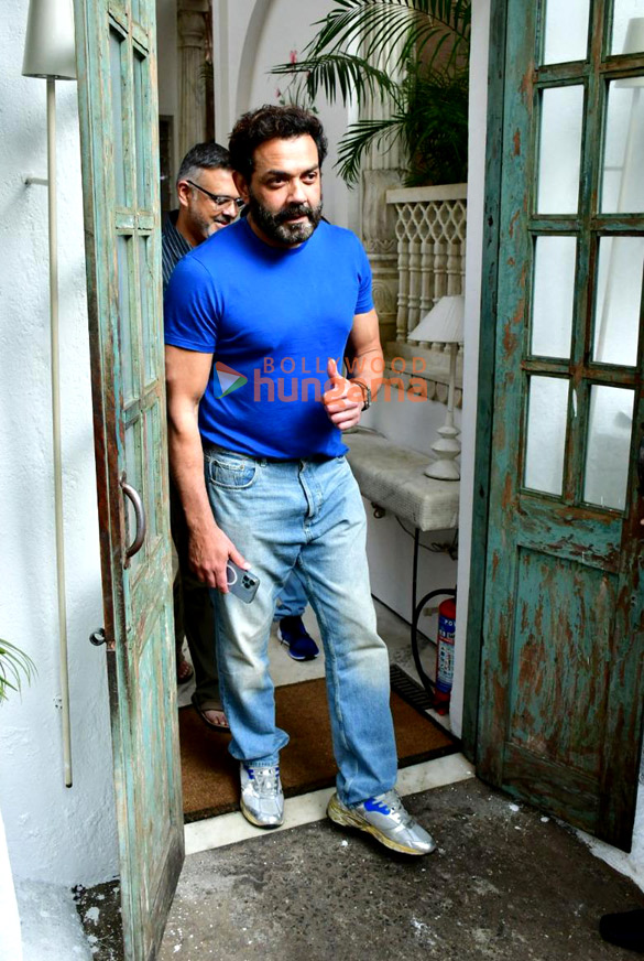 photos bobby deol snapped in bandra 1 2