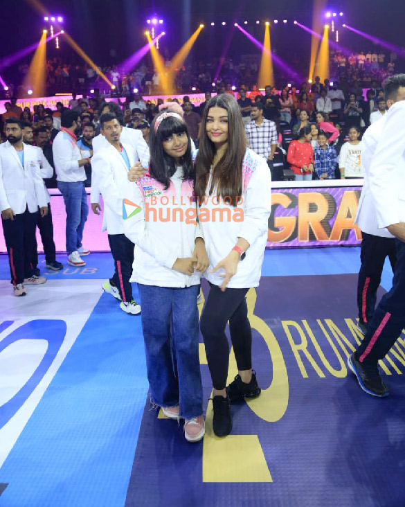 photos cast of cirkus snapped promoting their film at the pro kabaddi league 18