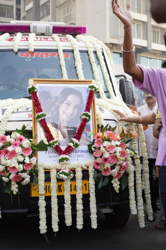 photos celebs attend tunisha sharmas last rites to pay respect 3