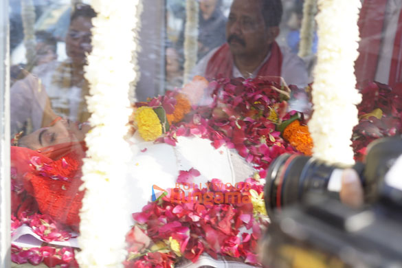 photos celebs attend tunisha sharmas last rites to pay respect 5