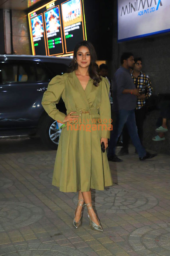 photos celebs grace the premiere of an action hero at pvr city mall 9