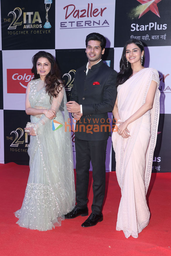 photos celebs snapped attending the red carpet of the 22nd ita awards in mumbai 008 14