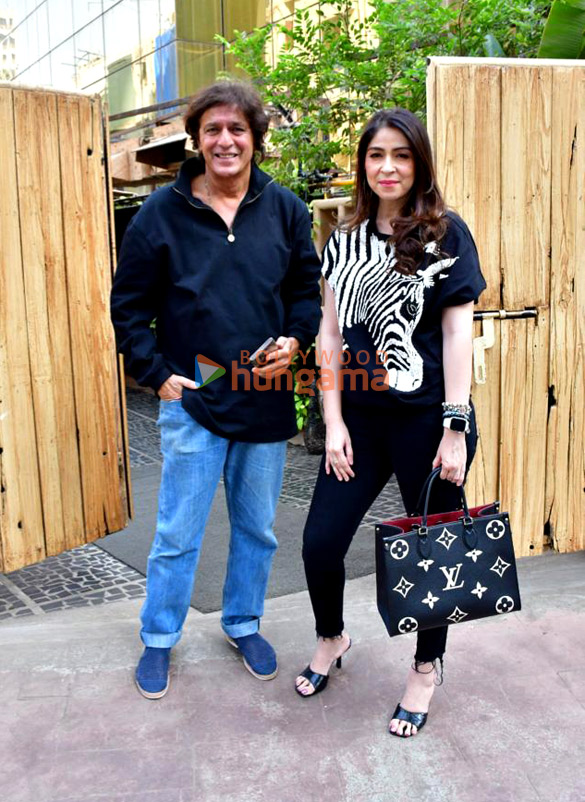 photos chunky pandey and bhavna pandey spotted at linking road in khar 3
