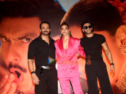 Photos: Deepika Padukone, Ranveer Singh and Rohit Shetty snapped at the launch of the track ‘Current Laga Re’ from Cirkus Photos: Deepika Padukone, Ranveer Singh and Rohit Shetty snapped at the launch of the track ‘Current Laga Re’ from Cirkus