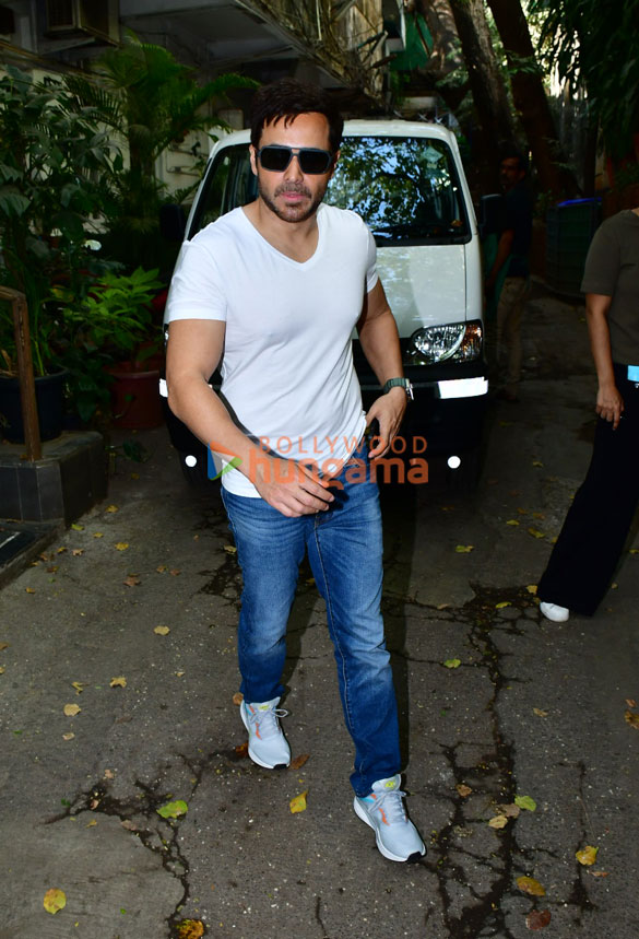 photos emraan hashmi spotted at krome studio in bandra 3