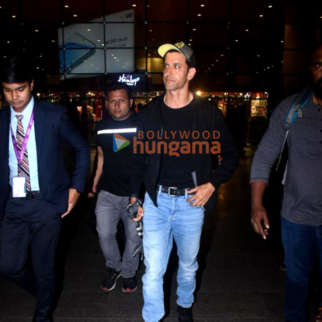 Photos: Hrithik Roshan snapped at the airport
