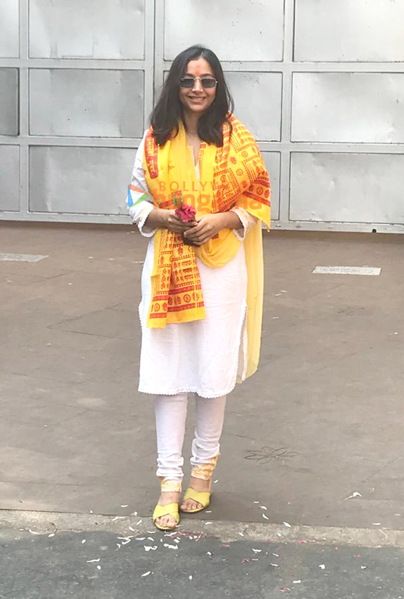 photos india lockdown star aahana kumra prateik babbar shweta basu prasad and director madhur bhandarkar snapped at siddhivinayak temple 5
