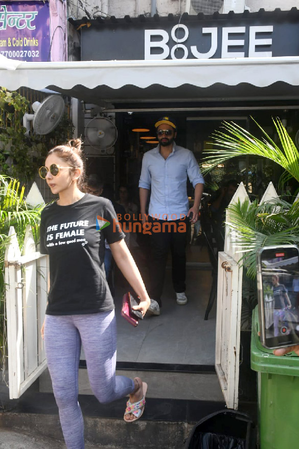 photos jackky bhagnani and rakul preet singh snapped in bandra 3