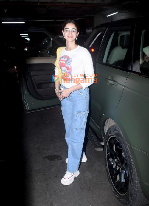photos kangana ranaut ananya panday mika singh and anand pandit snapped at the airport 2