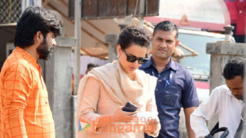 Photos: Kangana Ranaut snapped at Versova Jetty
