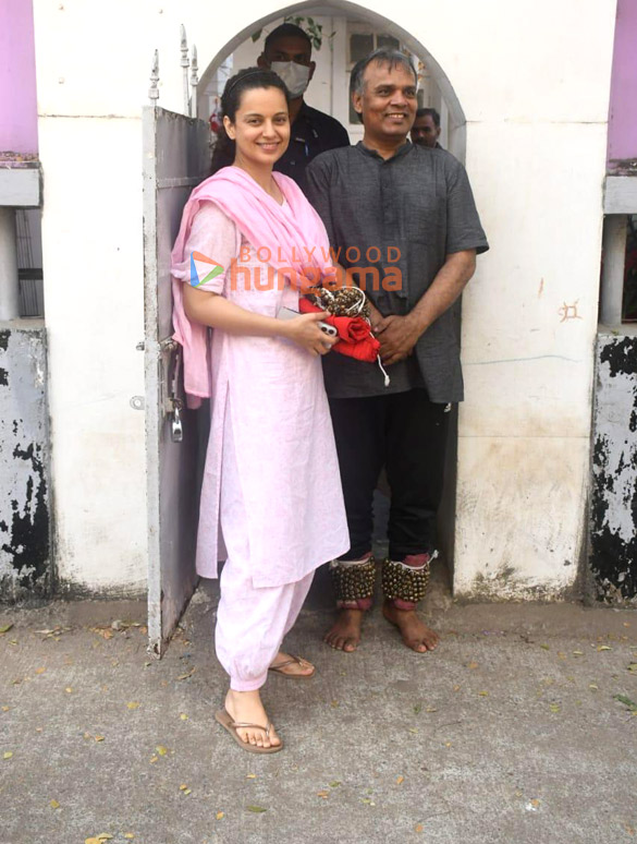 photos kangana ranaut snapped outside a dance class 2