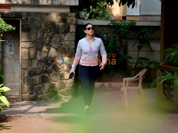 photos kareena kapoor khan snapped in bandra 4 5