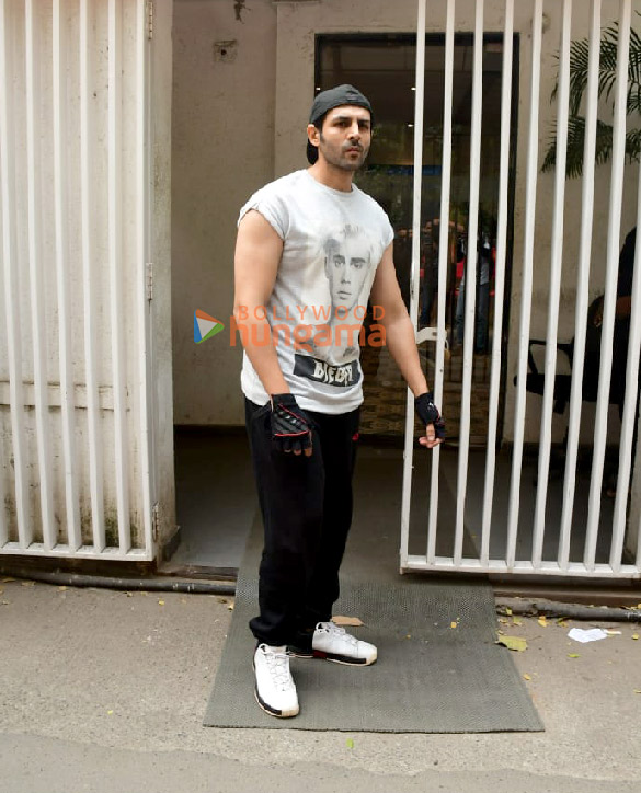 photos kartik aaryan snapped at the gym in juhu 4 4
