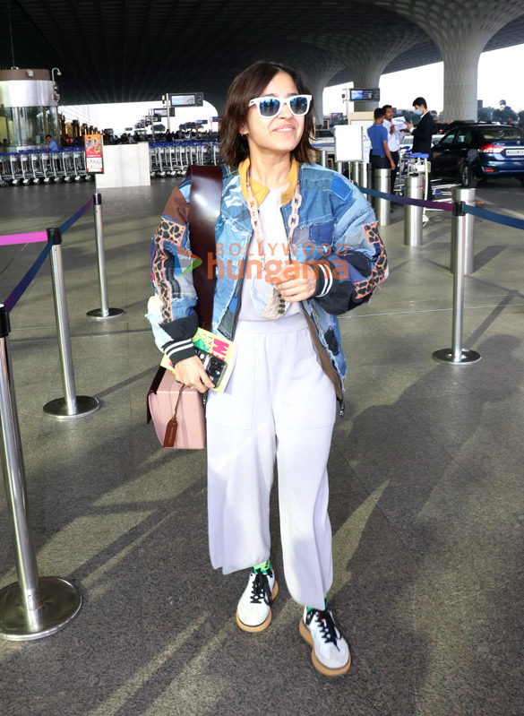 photos kriti sanon donal bisht kunal kemmu and others snapped at the airport 2