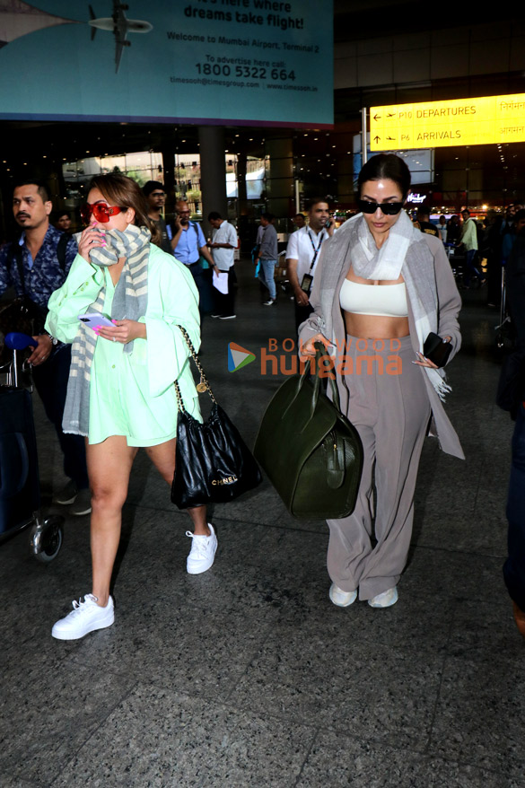 photos malaika arora and amrita arora snapped at the airport 2