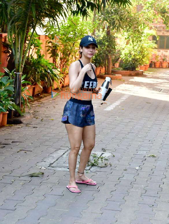 Photos: Malaika Arora snapped outside Diva Yoga in Bandra Photos: Malaika Arora snapped outside Diva Yoga in Bandra