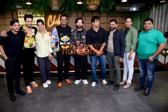 Photos: Munawar Faruqui, Mr. Faisu, Nakuul Mehta and Pratik Sehajpal snapped attending a round table session at Chillin – Kitchen and Bar