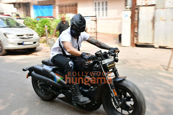 Photos: Prateik Babbar snapped riding his bike in Bandra