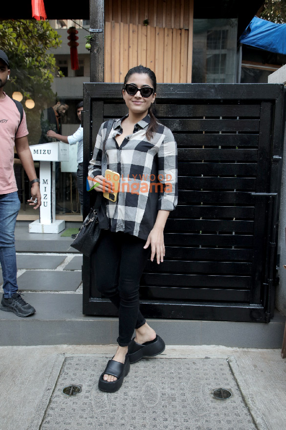 photos rashmika mandanna snapped at mizu restaurant in worli 1 2