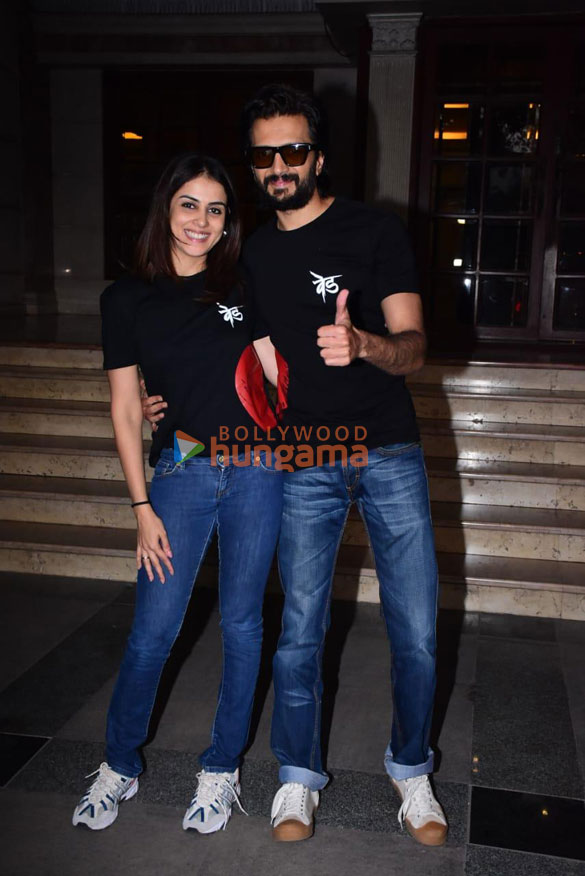 Photos: Riteish Deshmukh and Genelia D’Souza snapped at Radio City in Bandra