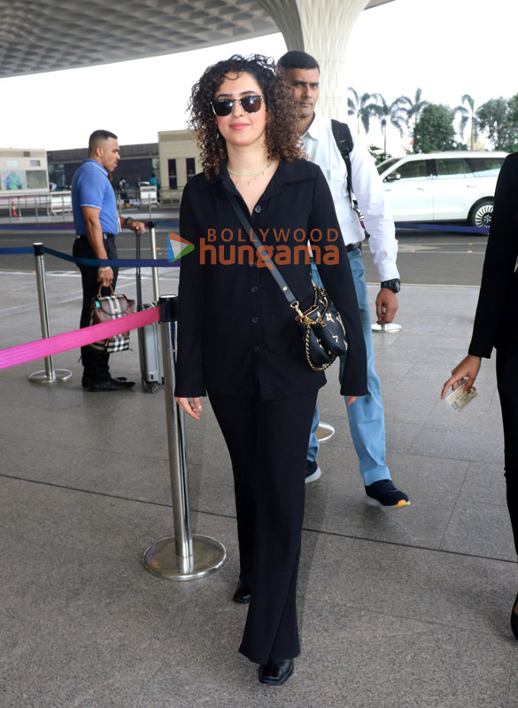 photos saif ali khan kareena kapoor khan parineeti chopra and others snapped at the airport 3