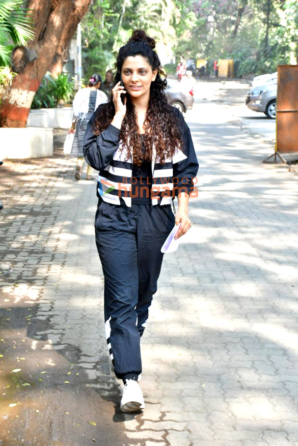 photos saiyami kher spotted in bandra 1