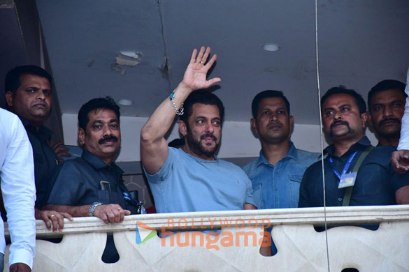 Photos: Salman Khan greets fans at Galaxy Apartments on his birthday in Bandra Photos: Salman Khan greets fans at Galaxy Apartments on his birthday in Bandra