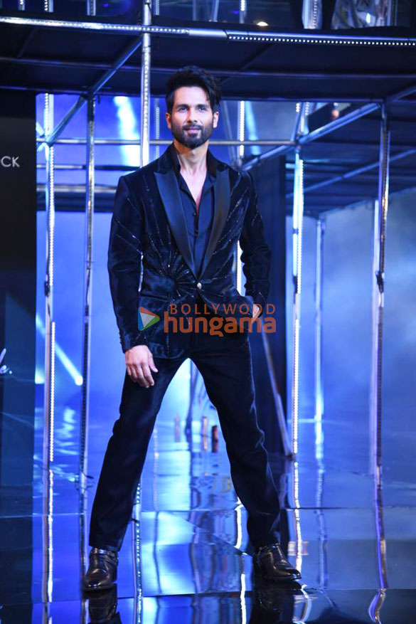 photos shahid kapoor sussanne khan shriya saran and others attend blenders pride glassware fashion tour 11