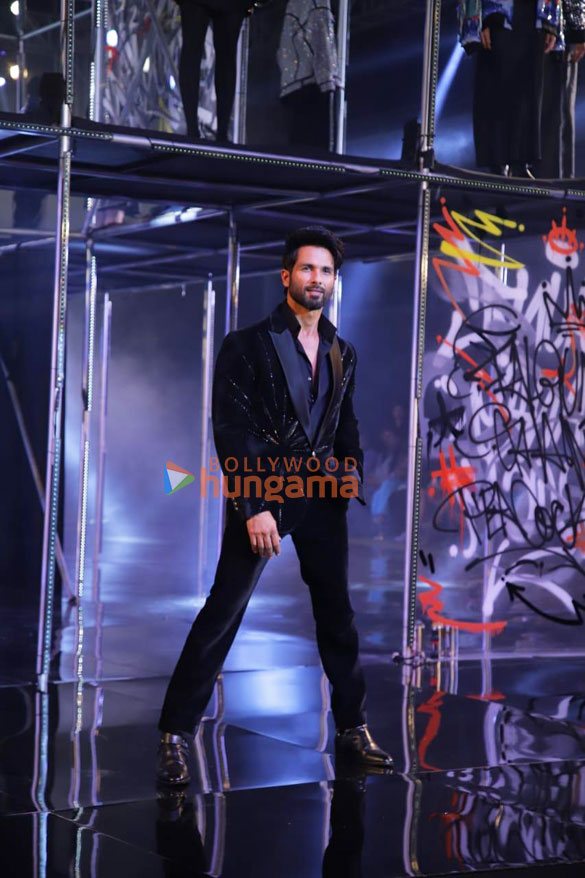 photos shahid kapoor sussanne khan shriya saran and others attend blenders pride glassware fashion tour 9