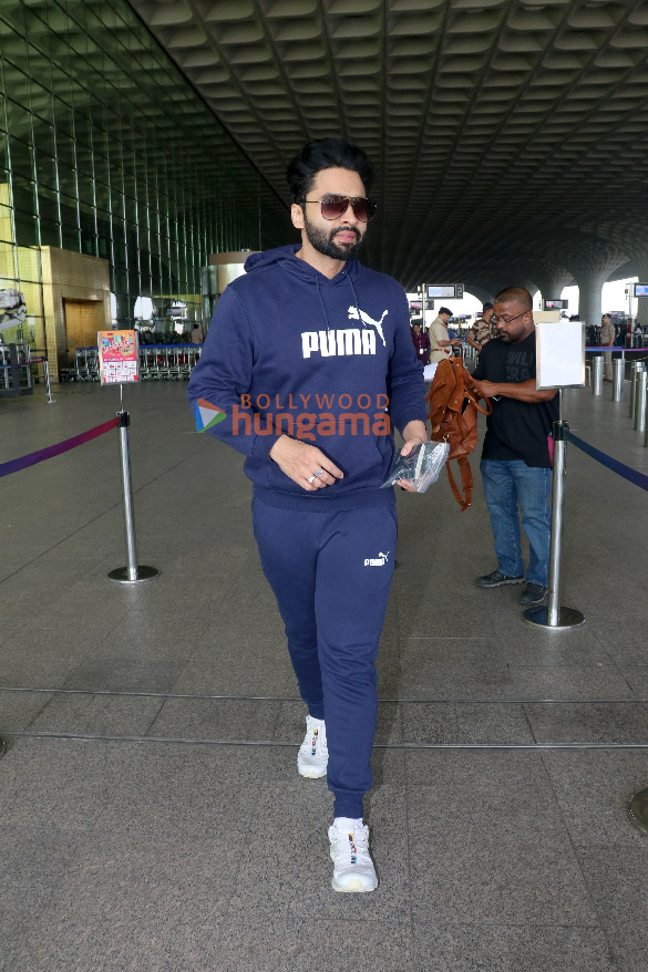 photos sophie choudry and jackky bhagnani snapped at the airport 4