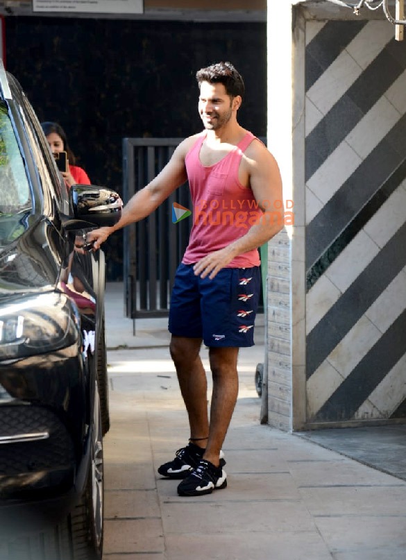 photos varun dhawan snapped at the gym in juhu 2 10
